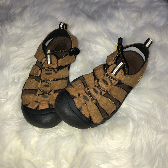 keen wide width sandals